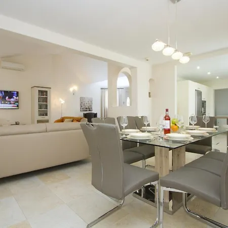 Stunning Seaview Casa Tosco 5 Bedroom Pool Table Overlooking Old Town Puerto Del Carmen Puerto del Carmen (Lanzarote)