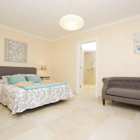 ヴィラ Stunning Seaview Casa Tosco 5 Bedroom Pool Table
