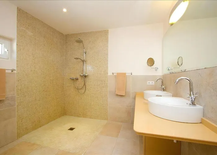 Stunning Seaview Casa Tosco 5 Bedroom Pool Table * Puerto del Carmen (Lanzarote)