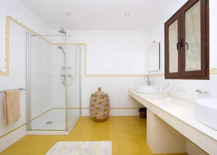 Stunning Seaview Casa Tosco 5 Bedroom Pool Table Villa Puerto del Carmen (Lanzarote)